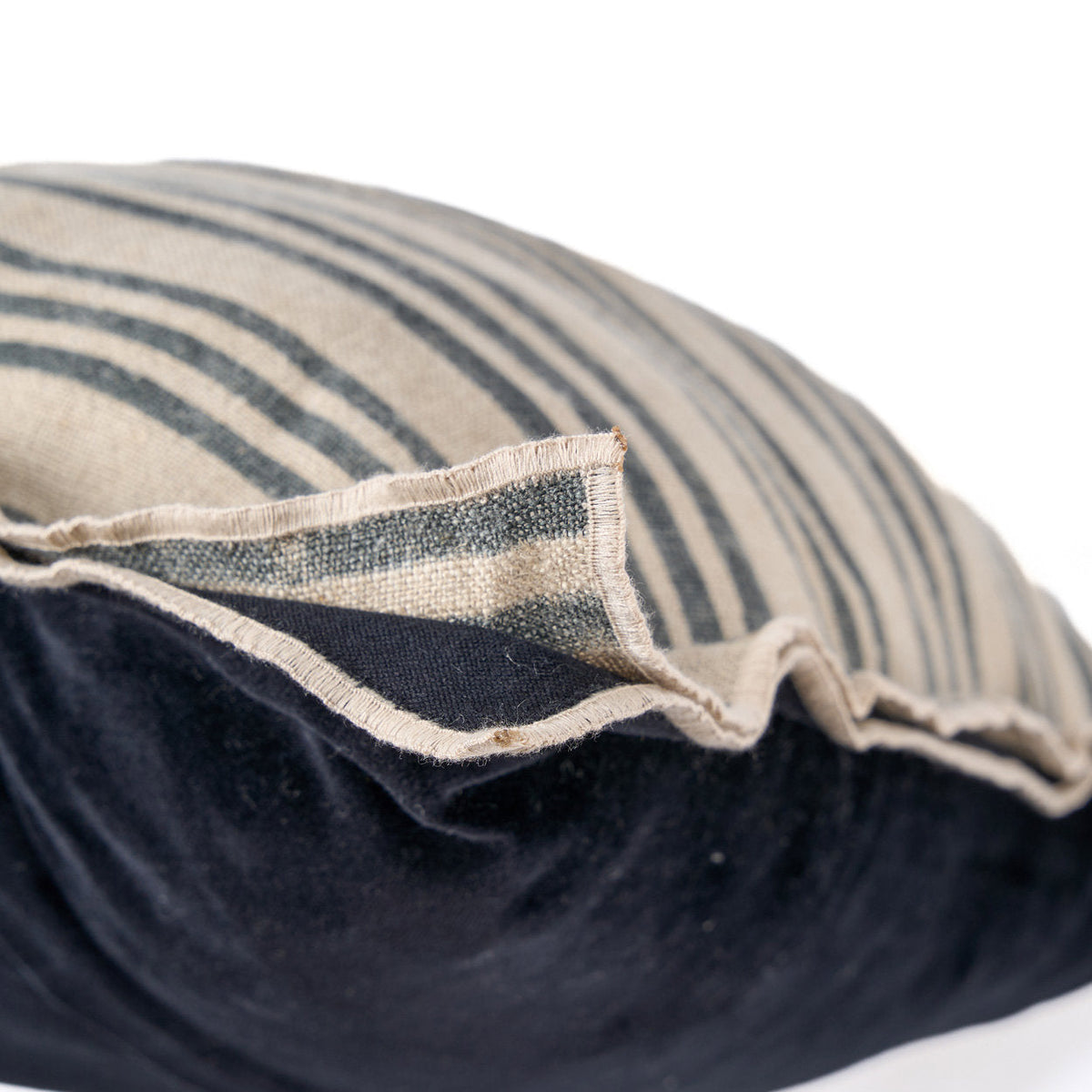Kussenhoes linnen-velvet Nordic Stripe natuurlijk zwart gestreept 50 x 50 cm, voor bank en zithoek