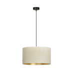 Hanglamp met ronde witte stoffen kap, gouden binnenzijde en zwart snoer met zwart plafondplaatje