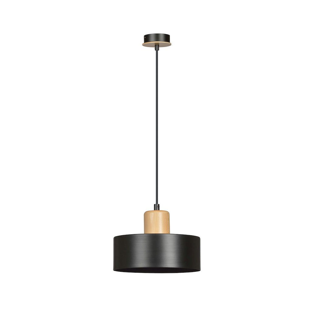 Zwarte hanglamp met ronde open metalen kap, houten accent boven de kap en zwart snoer met ronde plafondplaat