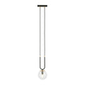 Zwarte hanglamp met U-vormige ophanging, gouden details en transparante glazen bol