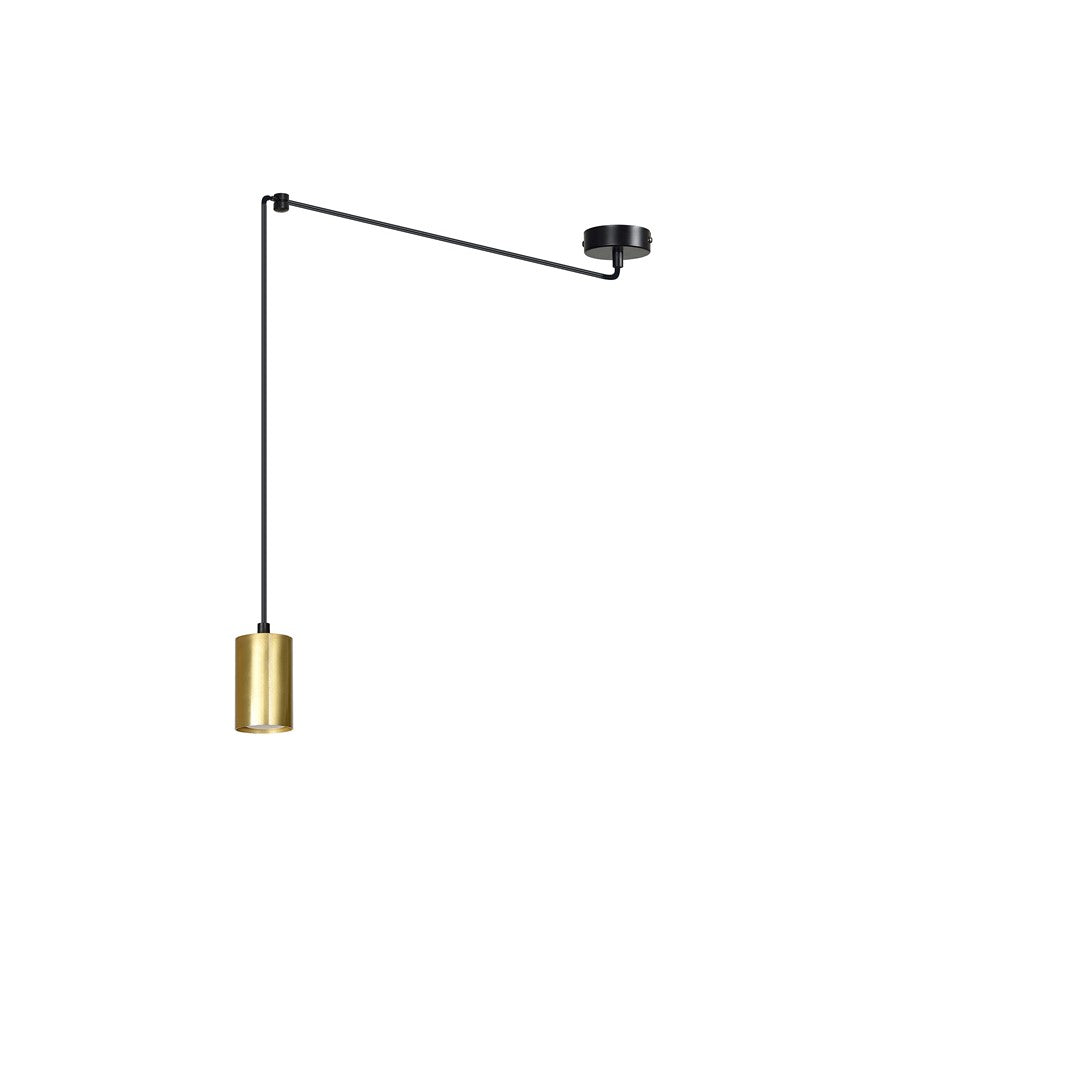 Zwarte spider-hanglamp met lange arm en cilindervormige gouden kap aan een zwarte plafondplaat