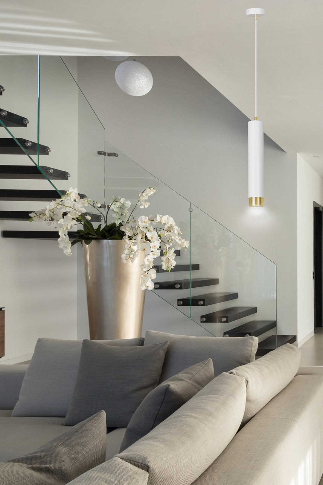 Hanglamp gepoedercoat staal modern Kibo wit met goud, buisvormig, 8 x 100 cm, voor woonkamer of keuken