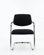 Vergaderstoel wolvilt Fenice zachtblauw met zwart sledeframe en armleuningen, 82,5 x 56 x 60 cm