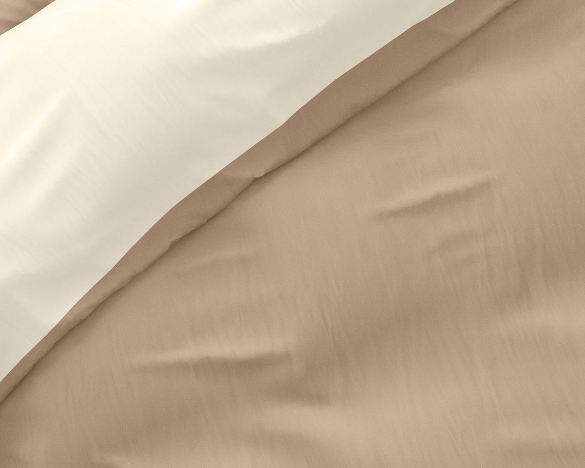 Dekbedovertrek micropercal geëmbosseerd crème/taupe dubbelzijdig 240 x 220 cm, met kussenslopen 60 x 70 cm