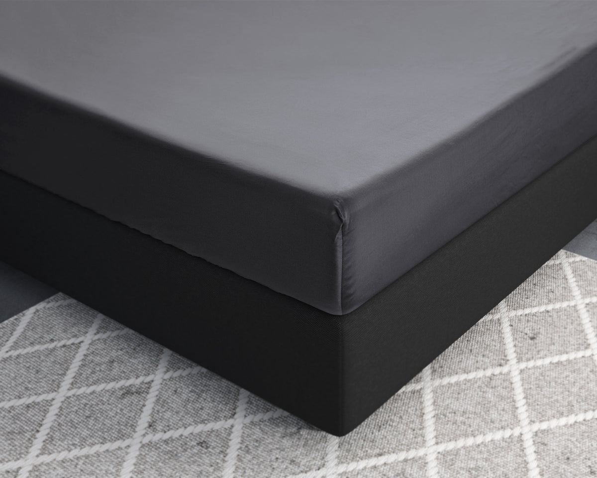 Hoeslaken katoensatijn T210 antraciet 80 x 200 cm, hoekhoogte 30 cm, voor de slaapkamer
