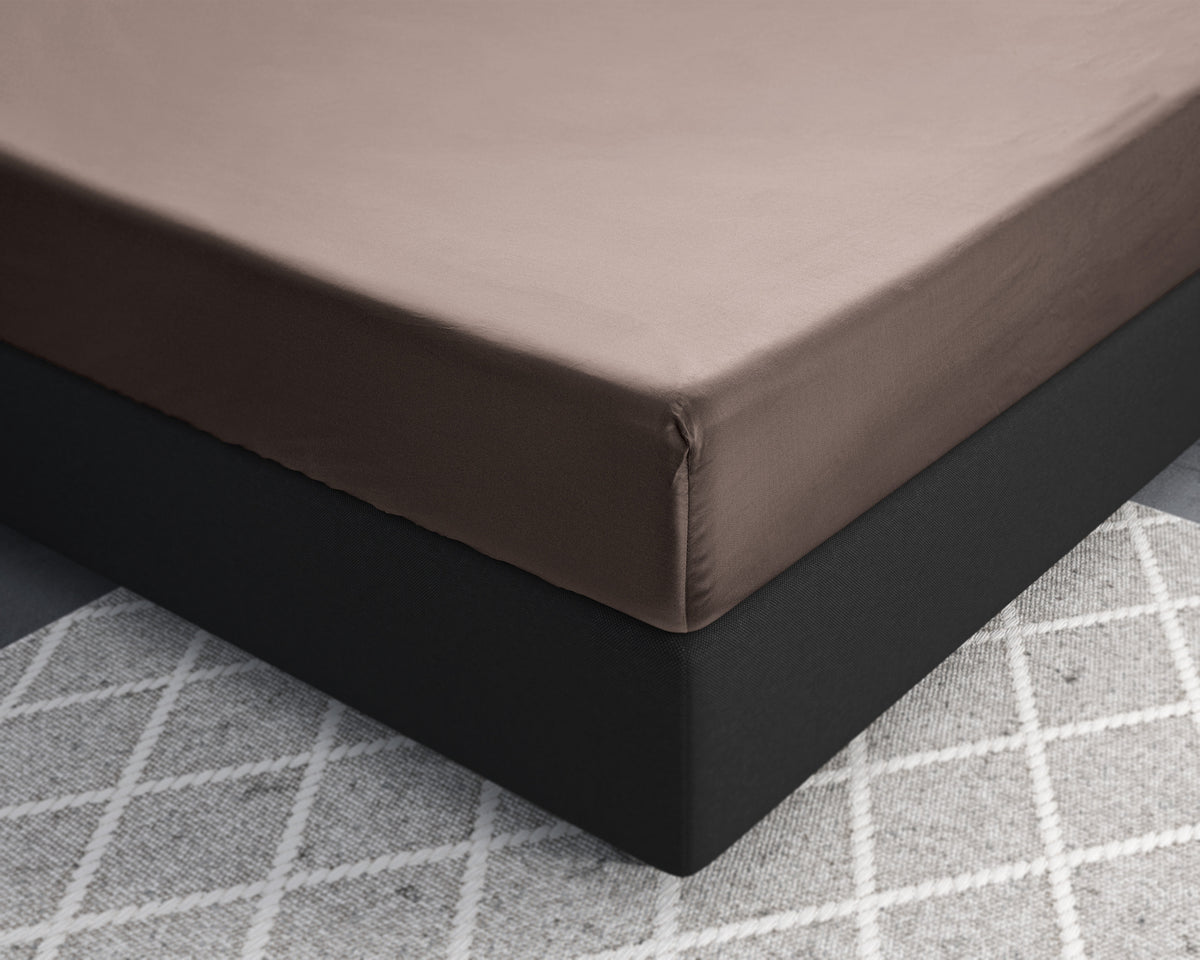 Hoeslaken katoensatijn taupe 200 x 220 cm, hoekhoogte 30 cm, voor tweepersoonsbed