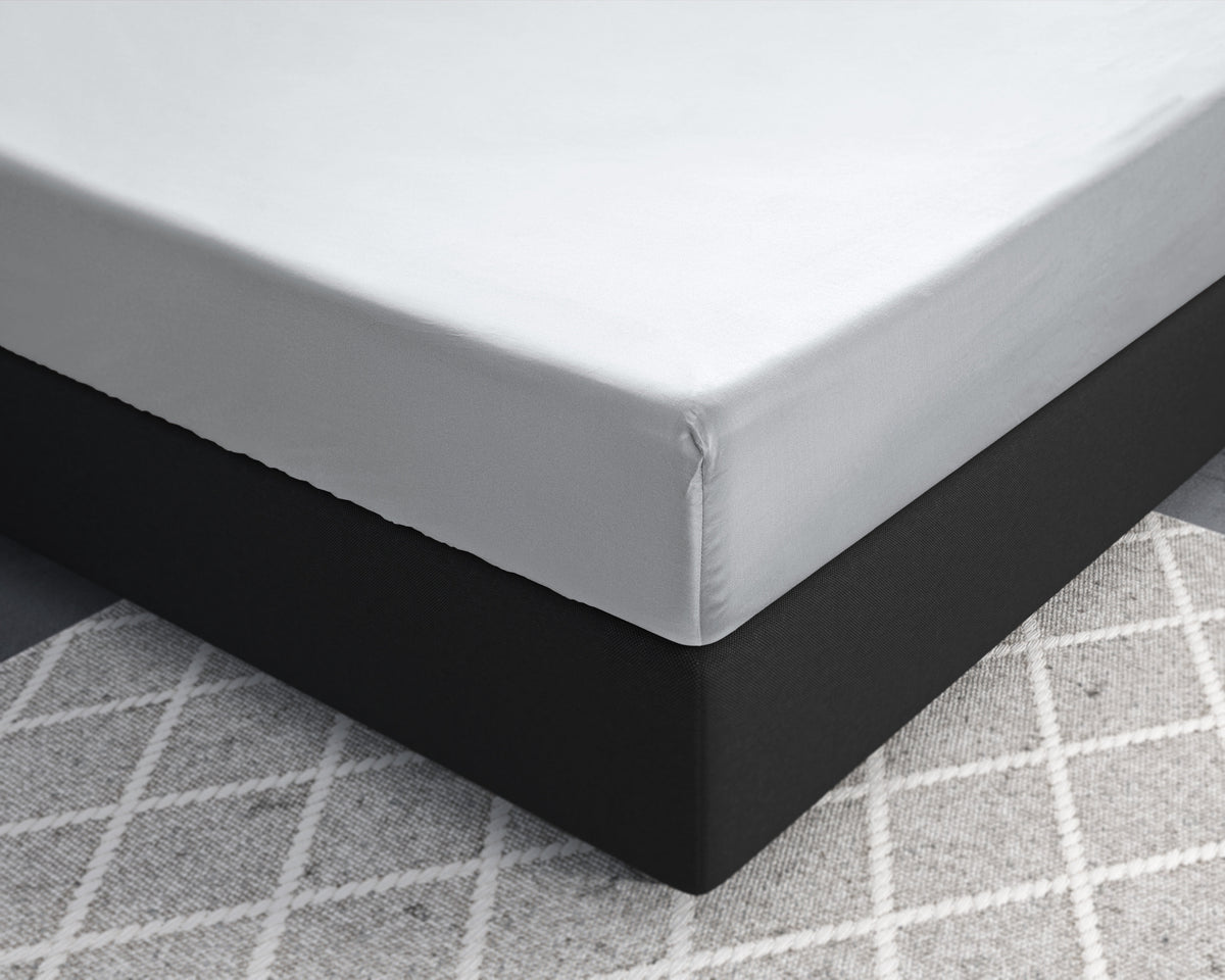 Hoeslaken katoensatijn wit 70 x 200 cm, hoekhoogte 30 cm, zacht en licht glanzend