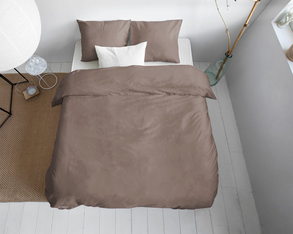 Dekbedovertrek katoensatijn effen taupe 240 x 220 cm, met 2 kussenslopen 80 x 80 cm