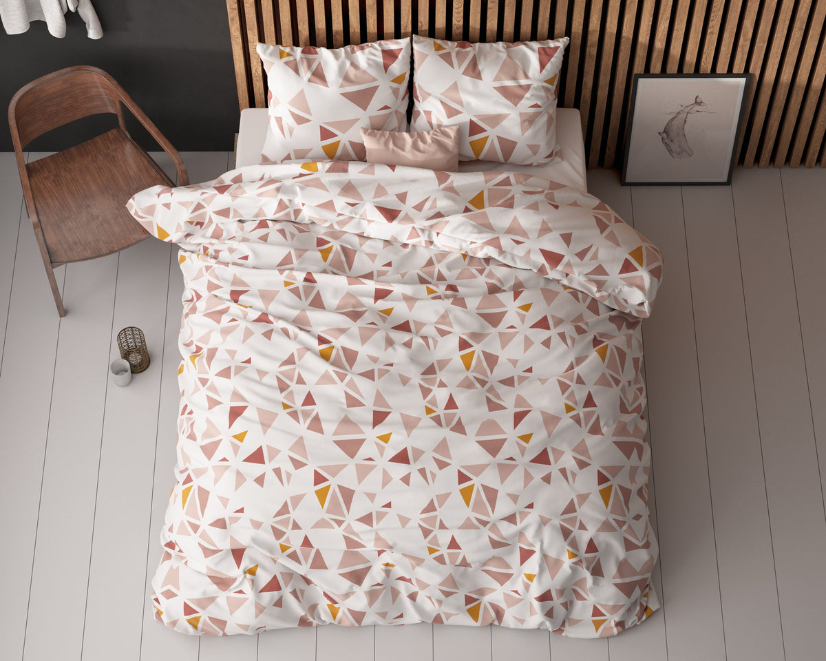 Dekbedovertrek micropercal Bella wit met roze driehoekenprint 140 x 220 cm, met kussenslopen 60 x 70 cm