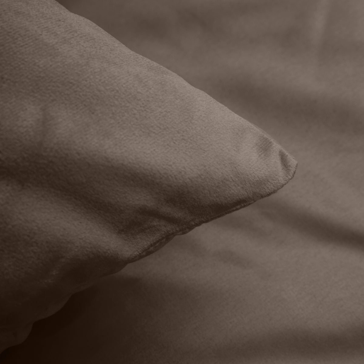 Dekbedovertrek velvet taupe 140 x 220 cm, effen, met 1 kussensloop 60 x 70 cm voor de slaapkamer
