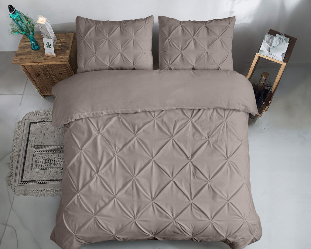 Dekbedovertrek katoen pintuck Salvador taupe 200 x 220 cm, met 2 kussenslopen 60 x 70 cm