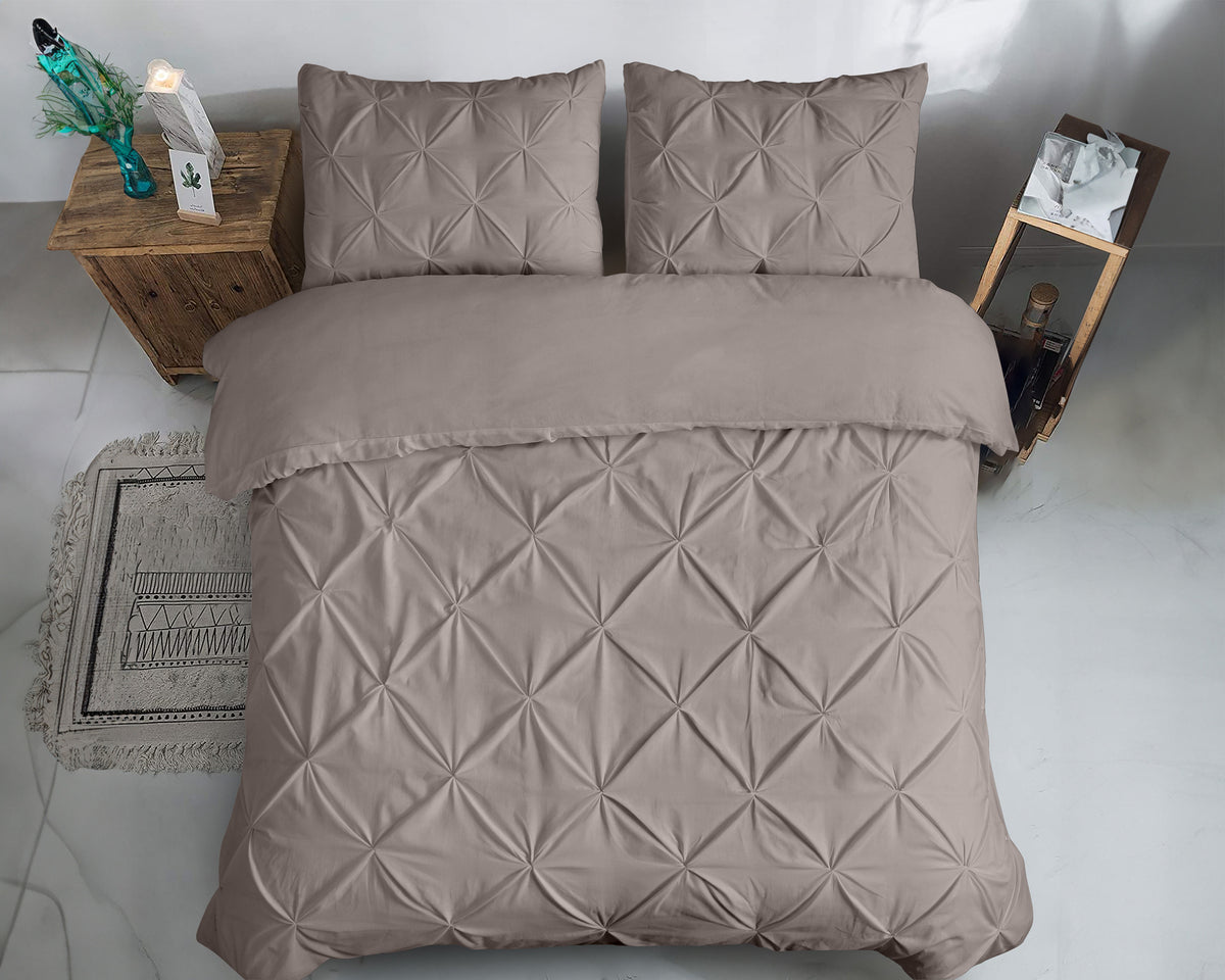 Dekbedovertrek katoen pintuck Salvador taupe 200 x 220 cm, met 2 kussenslopen 60 x 70 cm