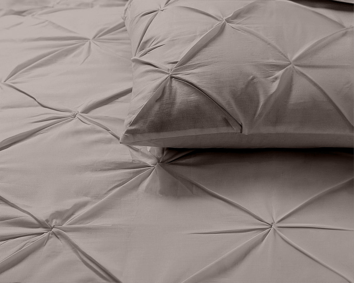 Dekbedovertrek katoen pintuck Salvador taupe 200 x 220 cm, met 2 kussenslopen 60 x 70 cm