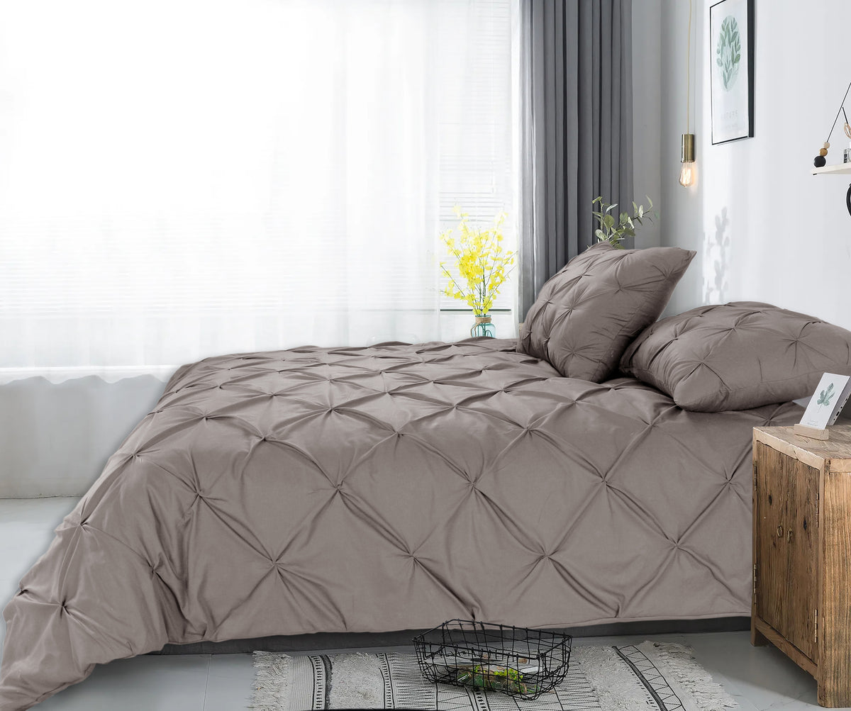 Dekbedovertrek katoen pintuck Salvador taupe 240 x 220 cm, met 2 kussenslopen 60 x 70 cm