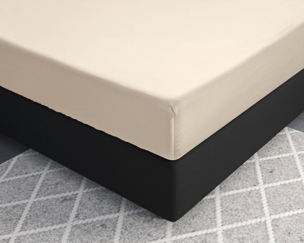 Hoeslaken katoensatijn zand 140 x 200 cm, hoekhoogte 30 cm, voor tweepersoonsbed of boxspring