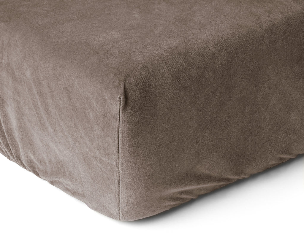 Hoeslaken fluweel polyester taupe 140 x 200 cm met hoekhoogte 30 cm, voor de slaapkamer