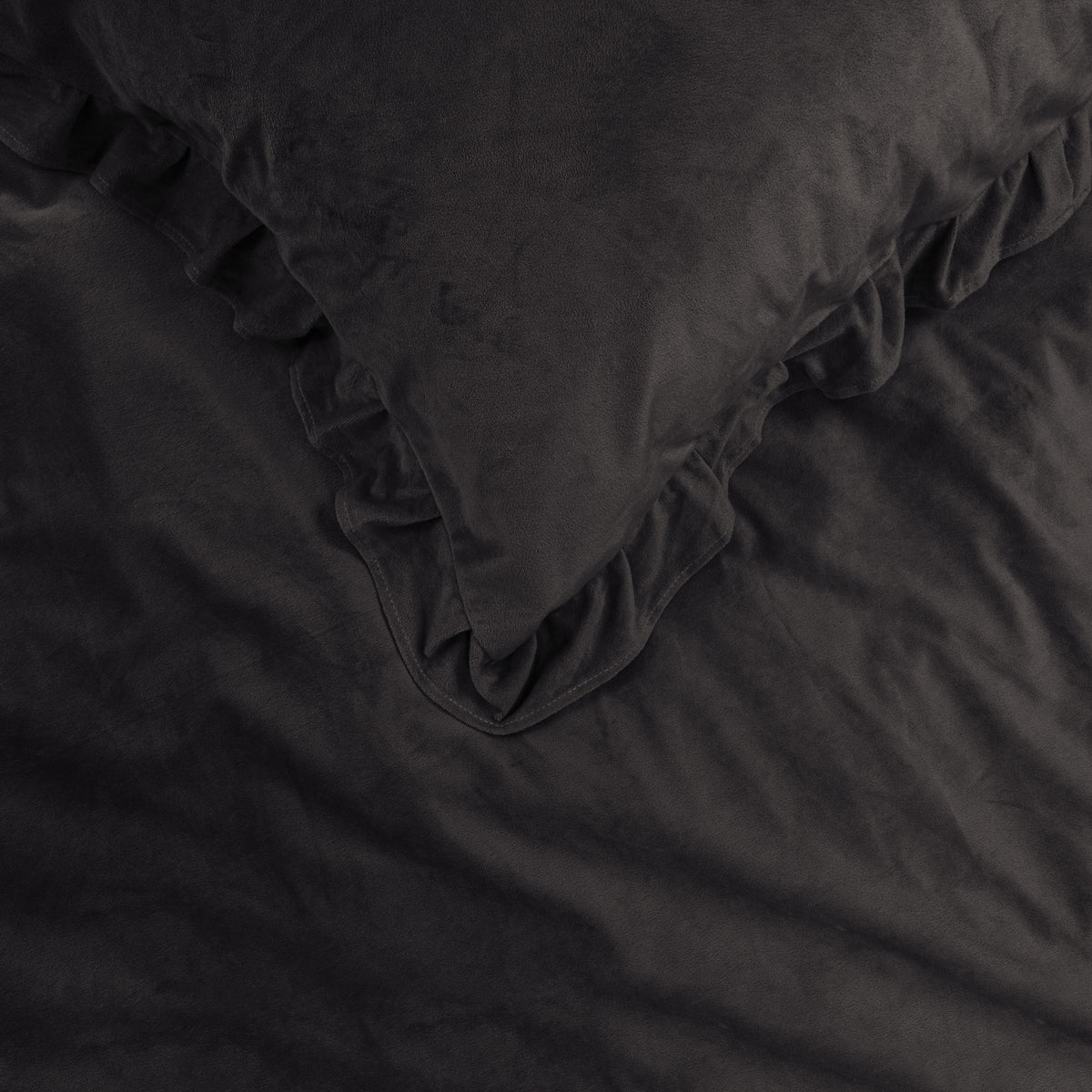 Dekbedovertrek fluweel polyester Velvet Ruffles zwart 240 x 220 cm, met ruches en kussenslopen