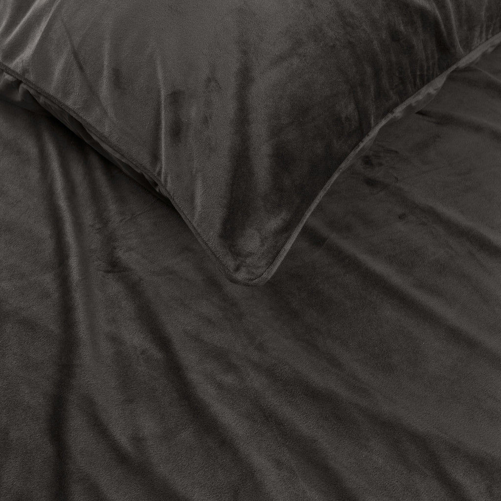 Dekbedovertrek fluweel microvezel taupe 200 x 220 cm, met kussenslopen en drukknopen