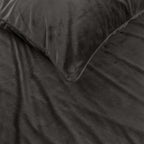 Dekbedovertrek fluweel microvezel taupe 200 x 220 cm, met kussenslopen en drukknopen