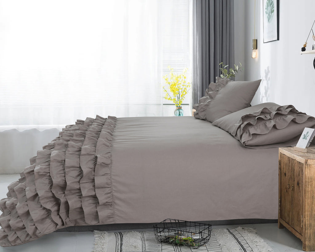 Dekbedovertrek percale katoen Cyprus taupe met ruches 140 x 220 cm, met kussensloop 60 x 70 cm