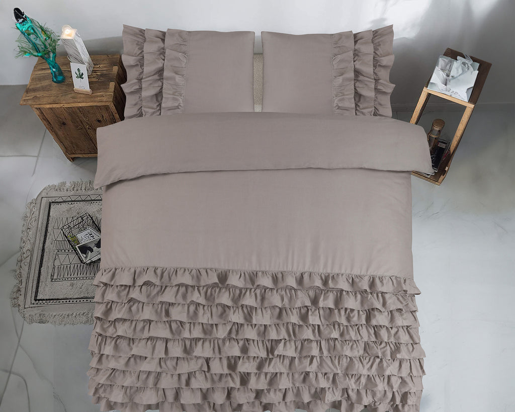 Dekbedovertrek percale katoen Cyprus taupe met ruches 140 x 220 cm, met kussensloop 60 x 70 cm