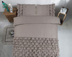 Dekbedovertrek percale katoen Cyprus taupe met ruches 140 x 220 cm, met kussensloop 60 x 70 cm