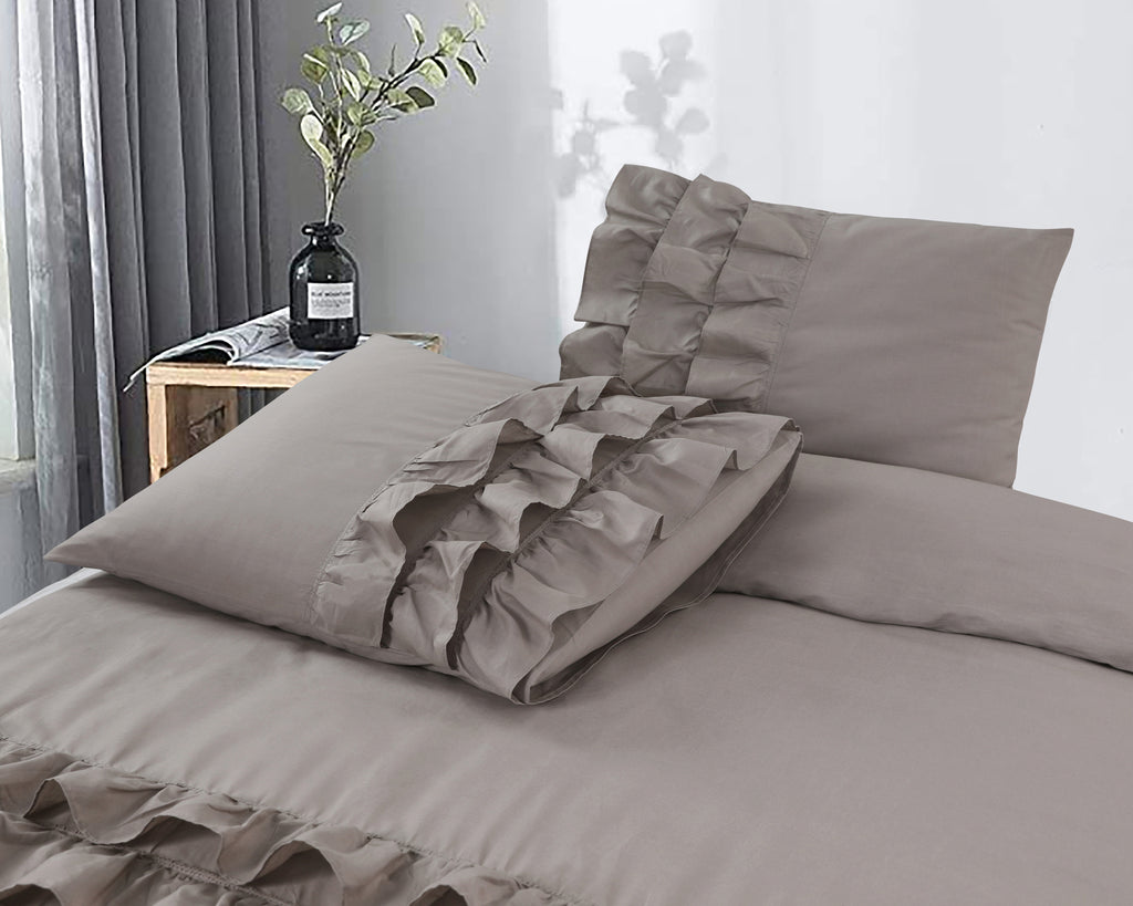 Dekbedovertrek percale katoen Cyprus taupe met ruches 140 x 220 cm, met kussensloop 60 x 70 cm