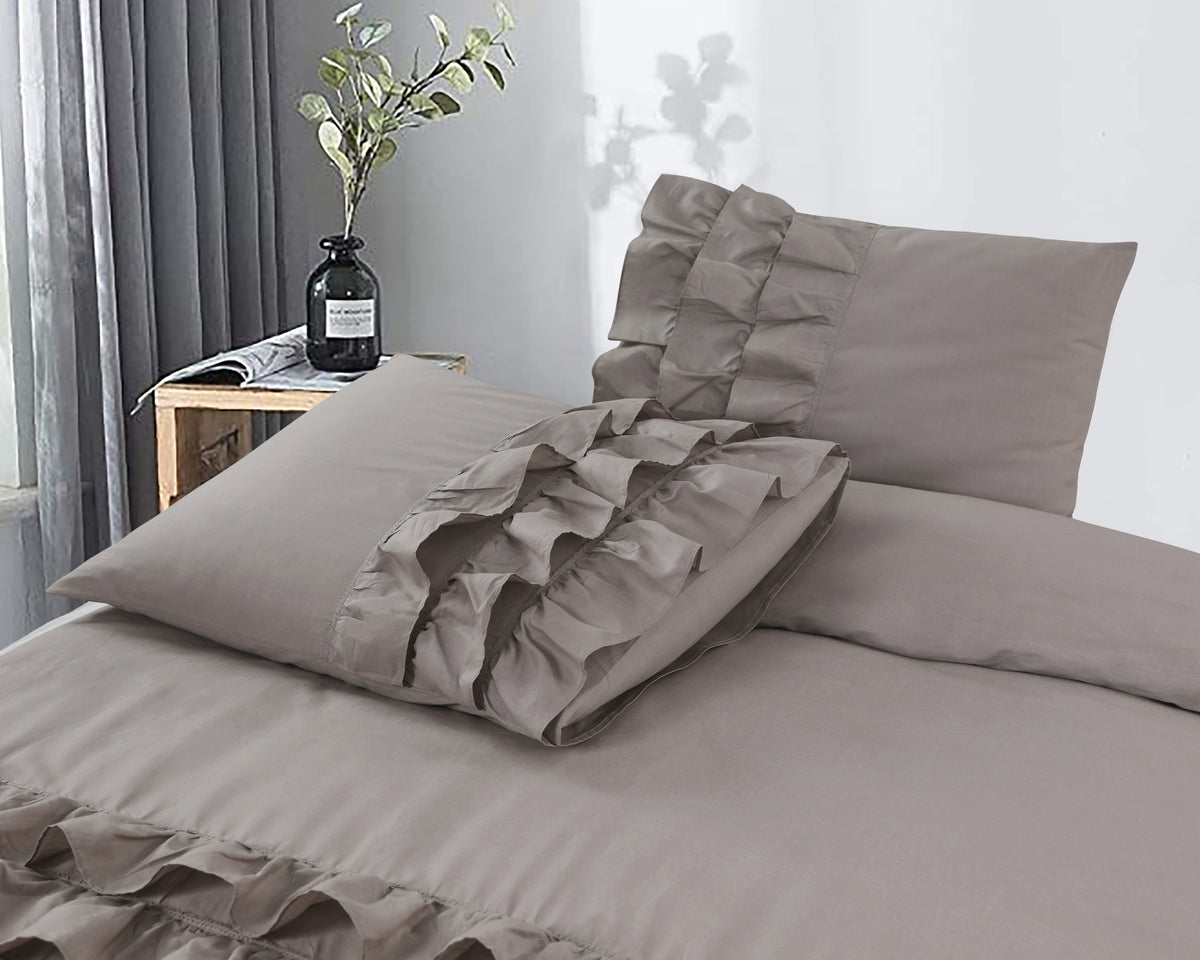 Dekbedovertrek percale katoen Cyprus taupe met ruches 140 x 220 cm, met kussensloop 60 x 70 cm