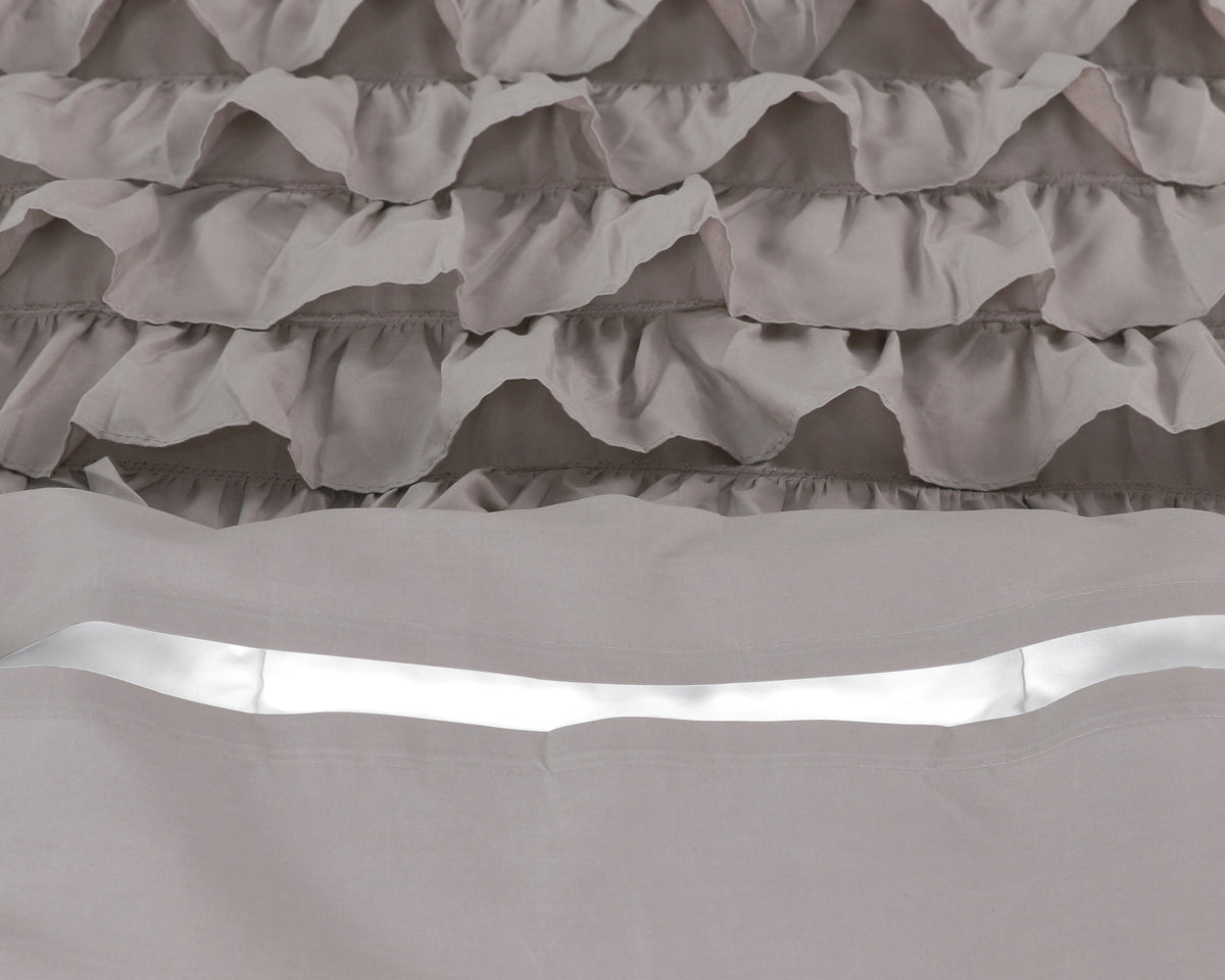Dekbedovertrek percale katoen Cyprus taupe met ruches 140 x 220 cm, met kussensloop 60 x 70 cm