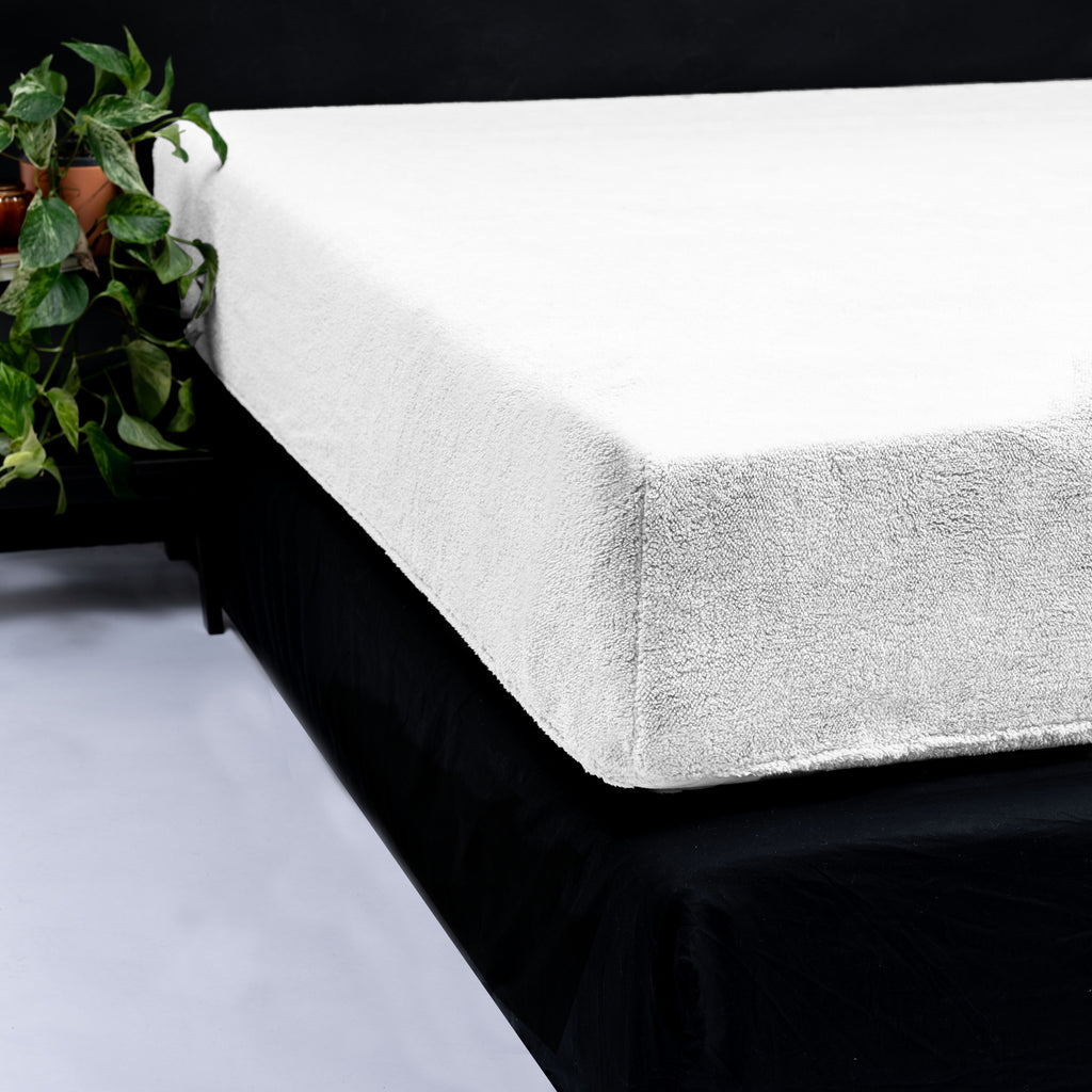 Hoeslaken teddy polyester wit 160 x 200 cm, hoekhoogte 30 cm, voor tweepersoonsbed