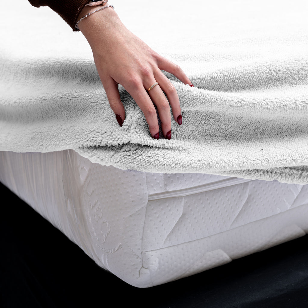 Hoeslaken teddy polyester wit 180 x 200 cm, hoekhoogte 30 cm, voor tweepersoonsbed