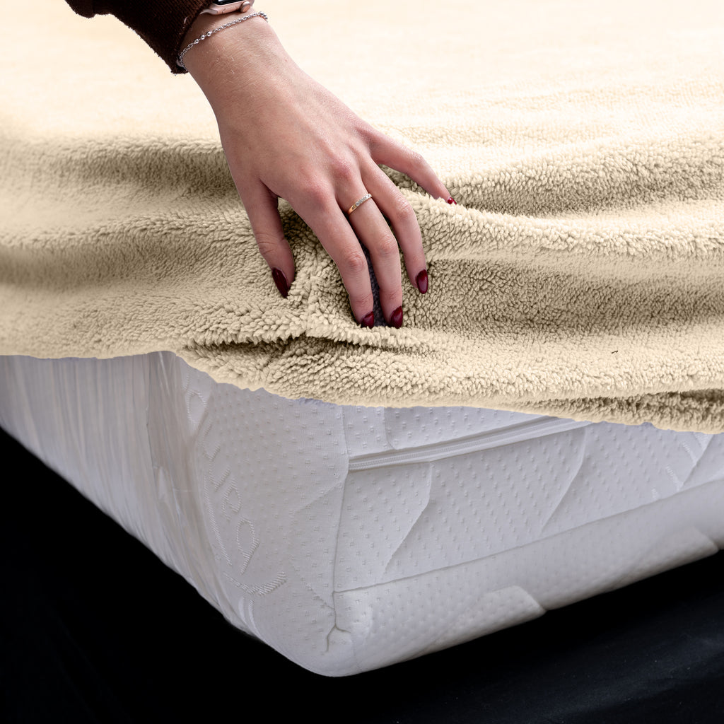 Hoeslaken teddy polyester taupe 140 x 200 cm, hoekhoogte 30 cm, voor tweepersoonsbed