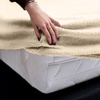 Hoeslaken teddy polyester taupe 140 x 200 cm, hoekhoogte 30 cm, voor tweepersoonsbed