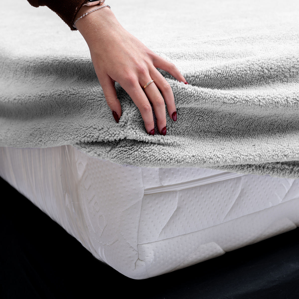 Hoeslaken teddy polyester grijs 180 x 200 cm, hoekhoogte 30 cm, voor de slaapkamer