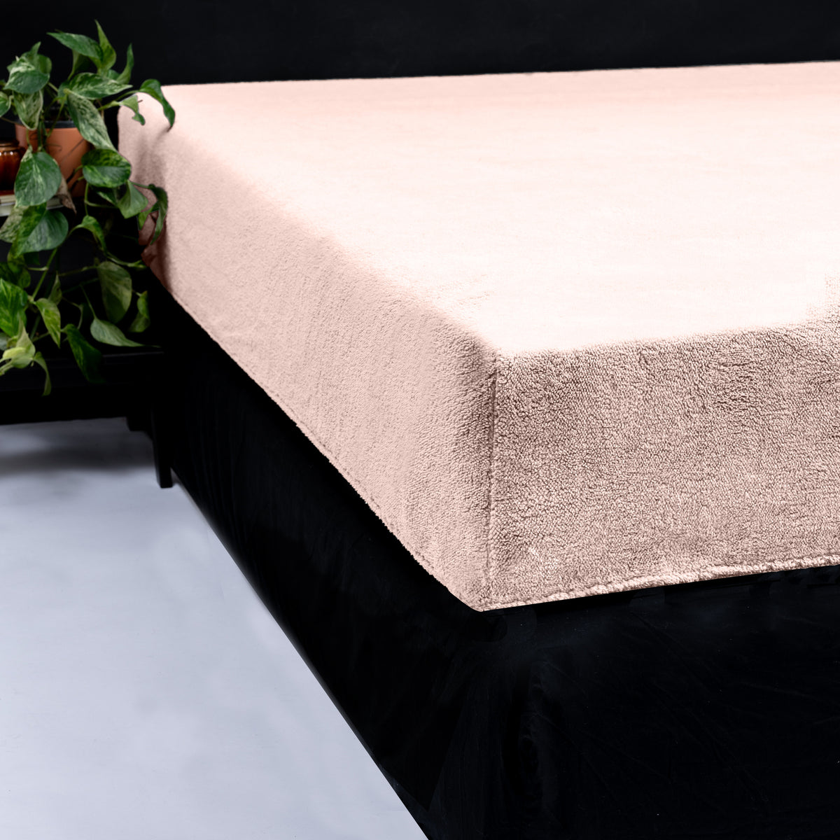 Hoeslaken teddy polyester roze 160 x 200 cm, hoekhoogte 30 cm voor de slaapkamer
