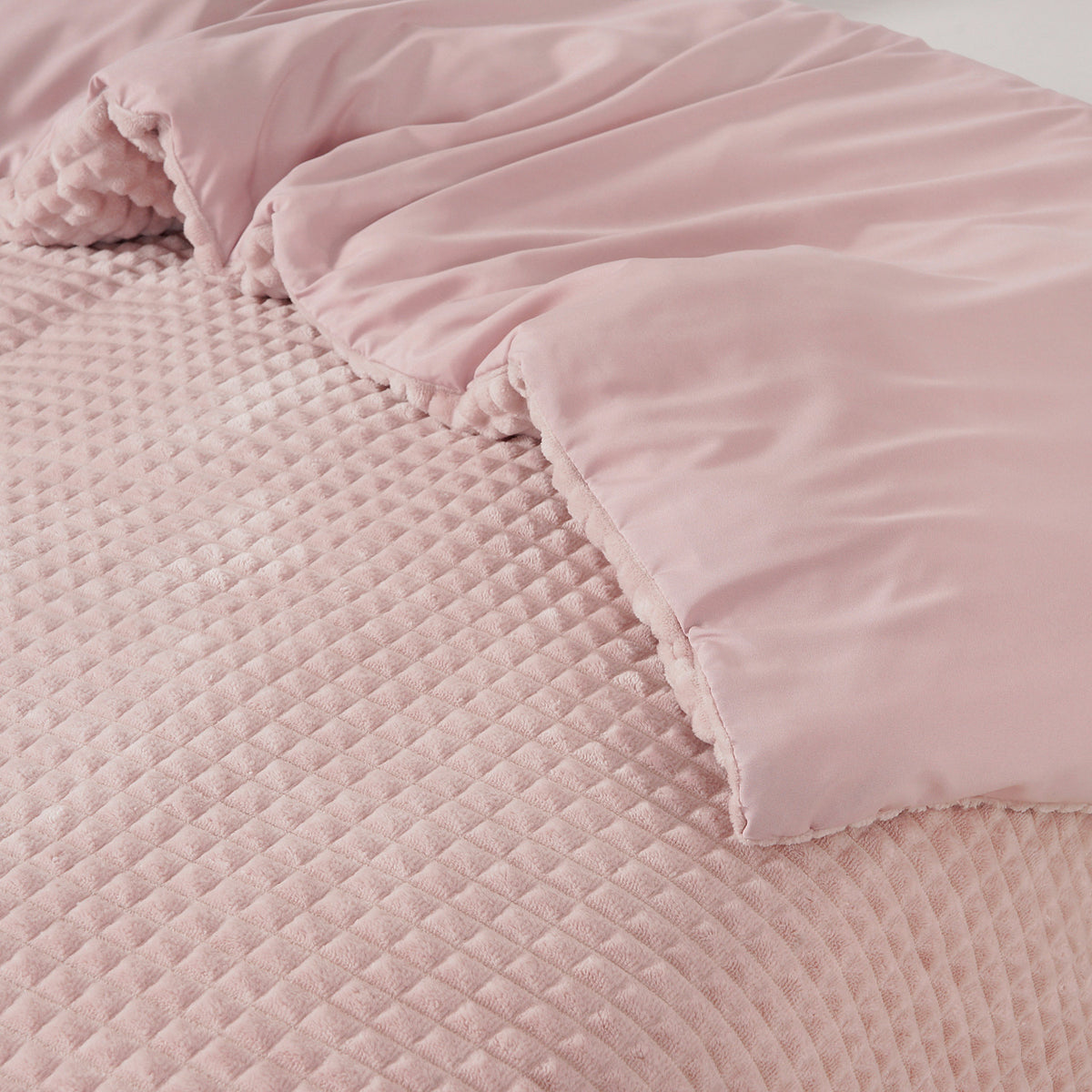 Dekbedovertrek teddy polyester roze 240 x 220 cm, met 2 kussenslopen, geruite structuur