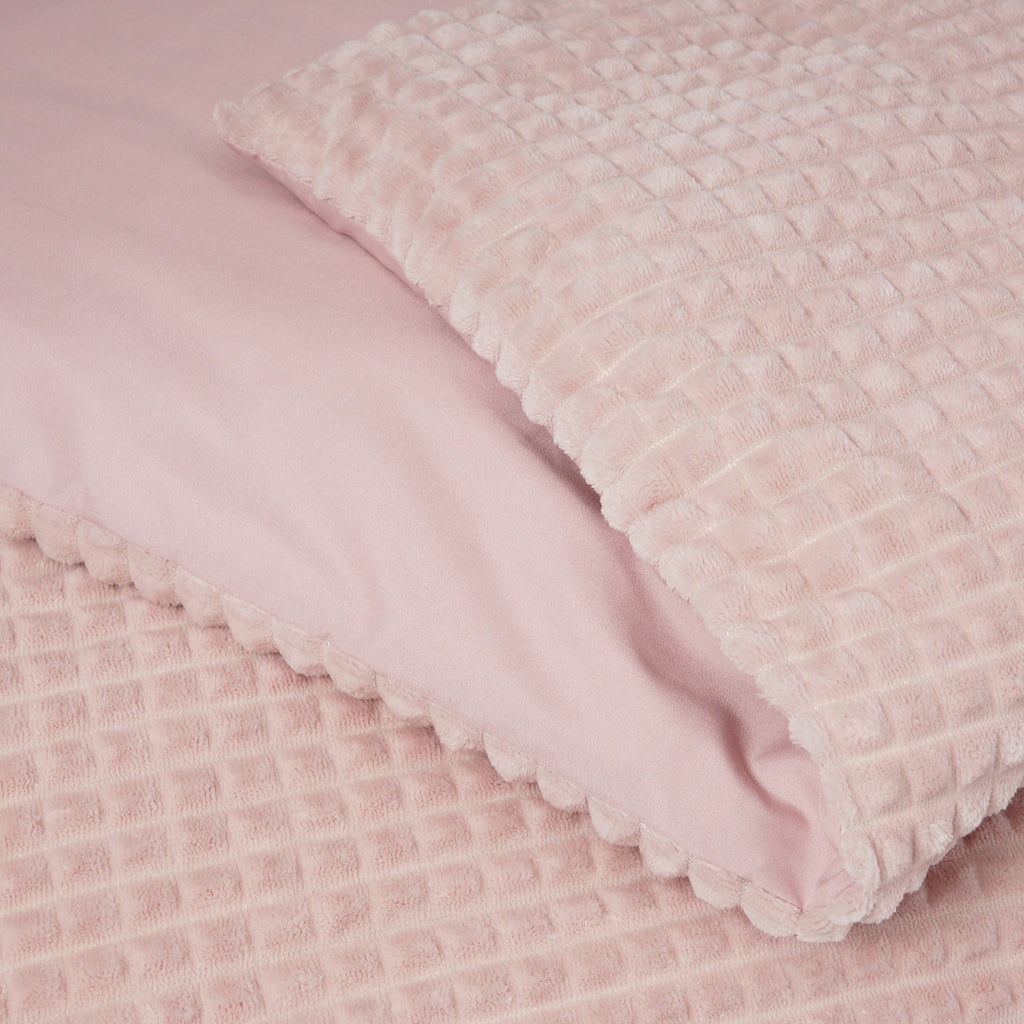 Dekbedovertrek teddy polyester roze 240 x 220 cm, met 2 kussenslopen, geruite structuur