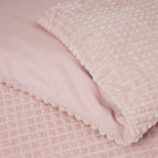 Dekbedovertrek teddy polyester roze 240 x 220 cm, met 2 kussenslopen, geruite structuur