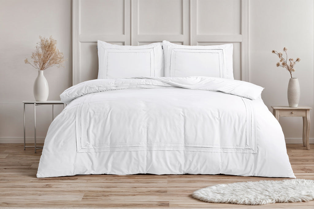 Dekbedovertrek micropercale wit 240 x 220 cm, met 2 kussenslopen 60 x 70 cm en drukknopen