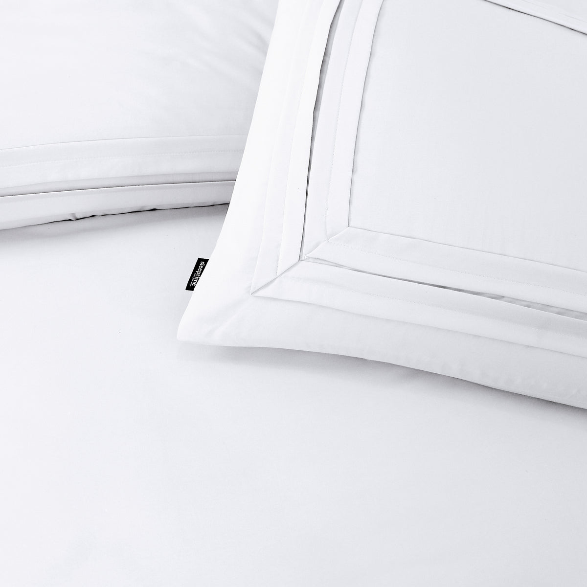 Dekbedovertrek micropercale wit 240 x 220 cm, met 2 kussenslopen 60 x 70 cm en drukknopen