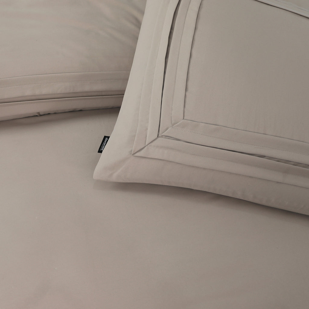 Dekbedovertrek micropercale taupe 200 x 200/220 cm, met 2 kussenslopen 60 x 70 cm
