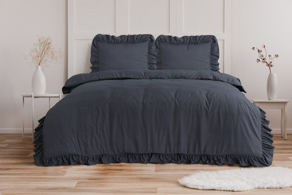 Dekbedovertrek microvezel ruffles antraciet 240 x 220 cm, met 2 kussenslopen 60 x 70 cm