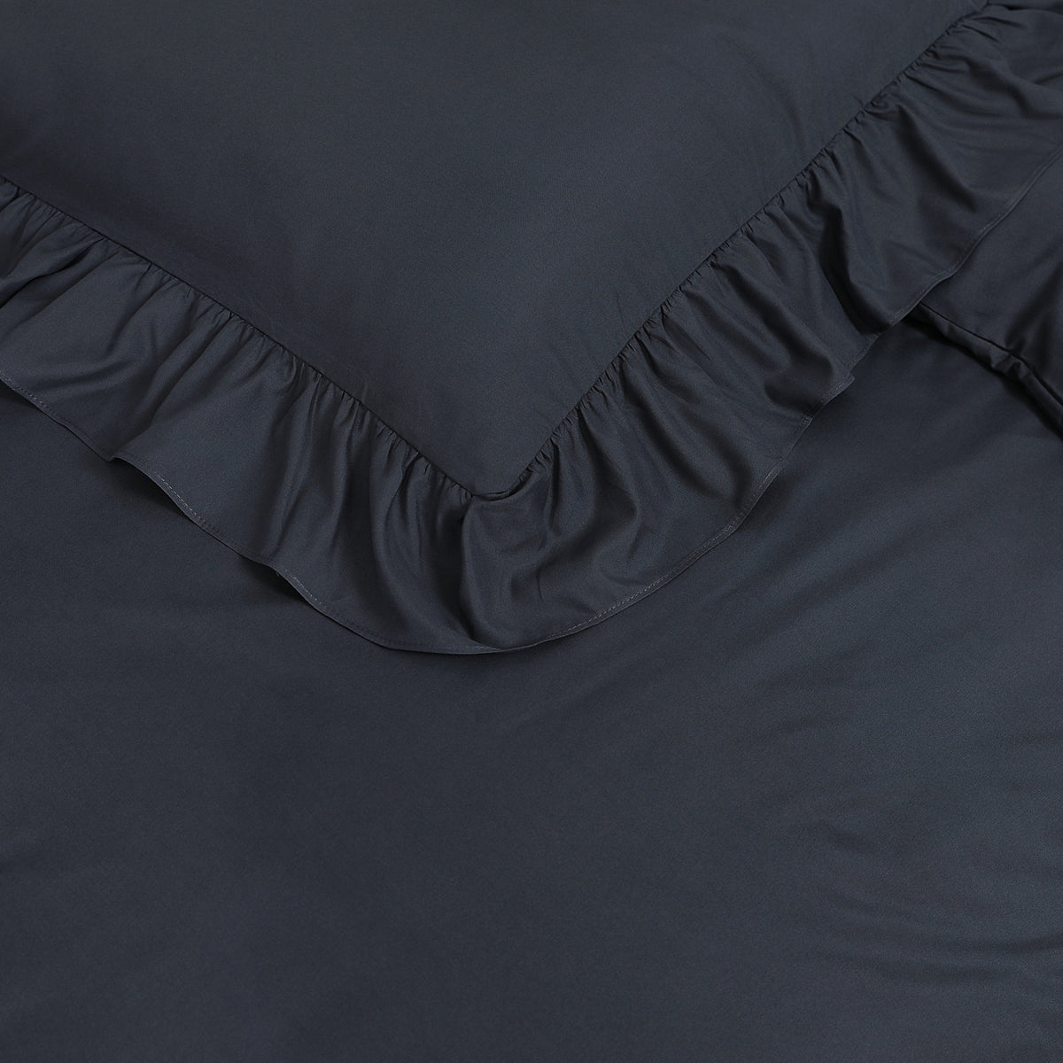 Dekbedovertrek microvezel ruffles antraciet 240 x 220 cm, met 2 kussenslopen 60 x 70 cm