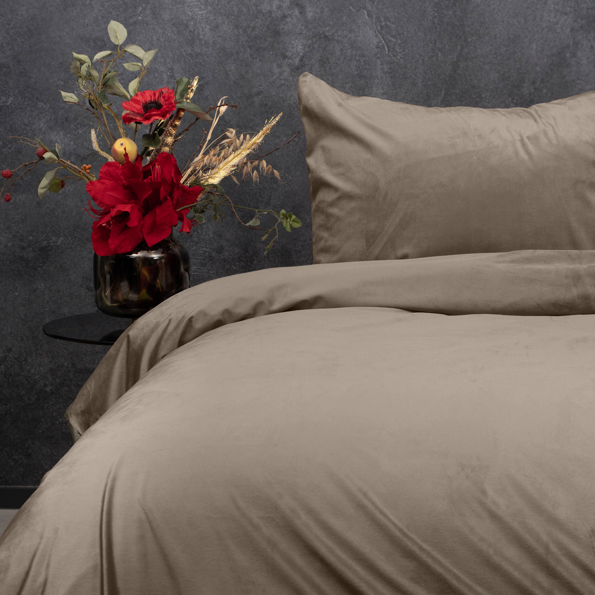 Dekbedovertrek fluweel effen taupe/grijs 200 x 220 cm, met 2 kussenslopen 60 x 70 cm