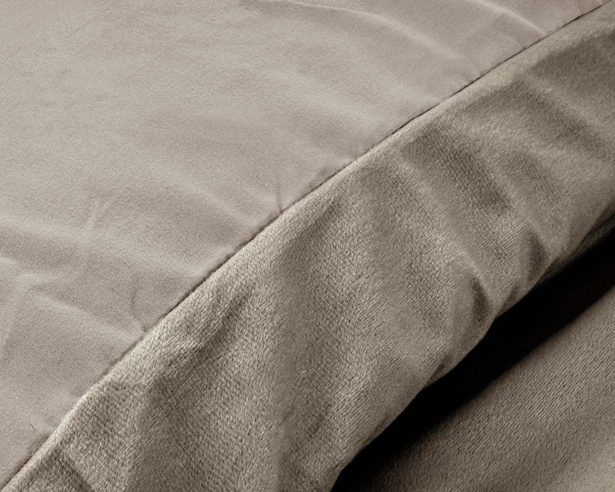 Dekbedovertrek fluweel effen taupe/grijs 200 x 220 cm, met 2 kussenslopen 60 x 70 cm