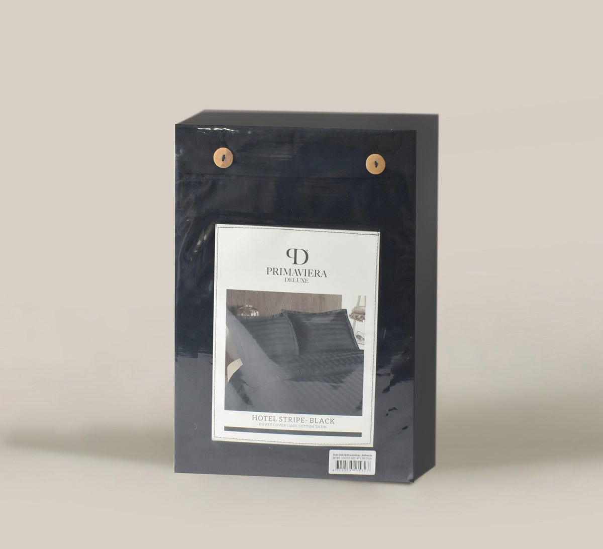 Antraciet dekbedovertrek met hotelstreep in de verpakking met twee houten knopen en een productlabel