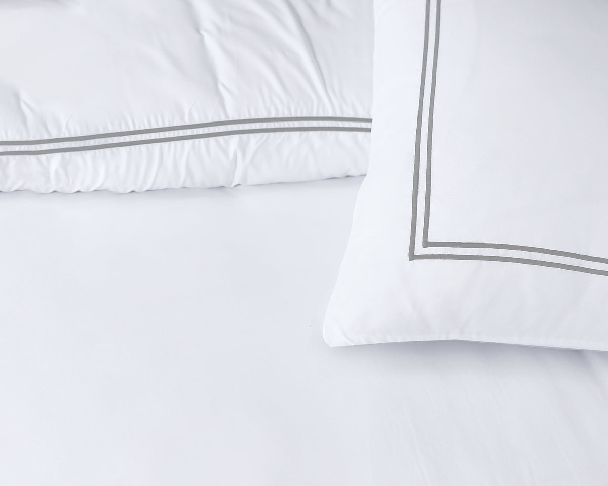 Dekbedovertrek Brata katoen percale wit met grijze rand, 140 x 200/260 cm, kussenslopen met hotelsluiting