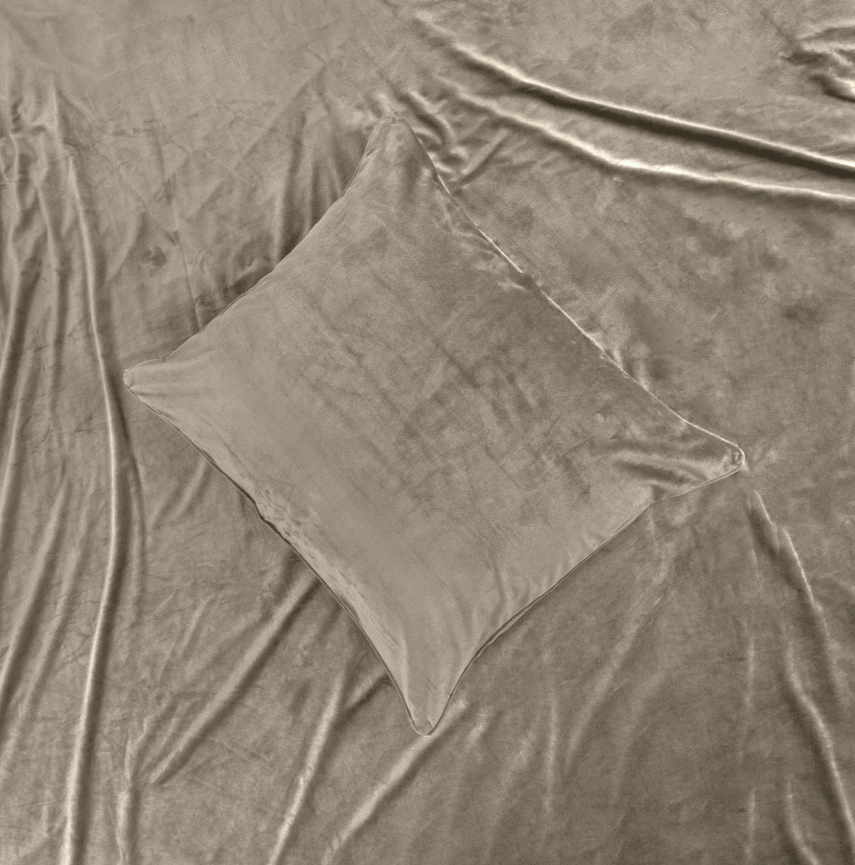 Dekbedovertrek fluweel polyester taupe 140 x 220 cm, met kussensloop en drukknopen