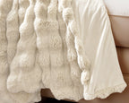 Plaid imitatie konijnenbont beige Pom, met micromink velvet onderzijde 150 x 200 cm