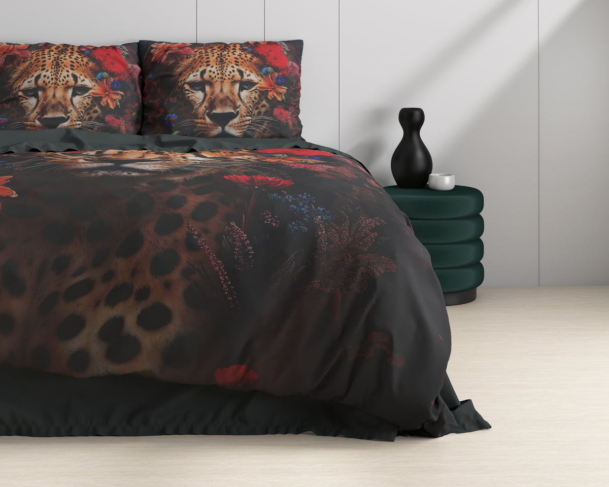 Dekbedovertrek katoensatijn luipaard met bloemen, rood en petrolblauw 240 x 220 cm, met 2 kussenslopen